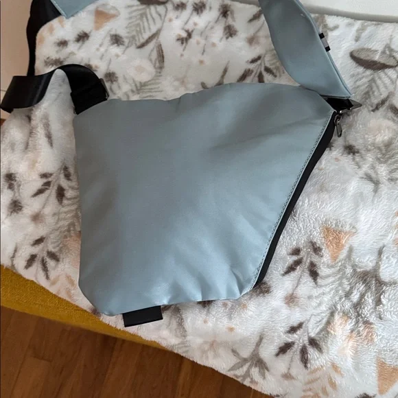 New WANDER crossbody satchel 🍀🍀 - Picture 8 of 10